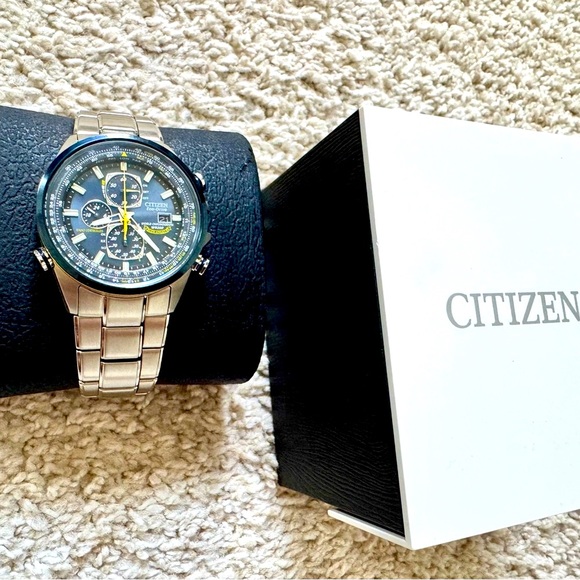 *READ DESCRIPTION* Citizen Eco-Drive Blue Angles H800 Radio controlled Watch - Picture 3 of 16